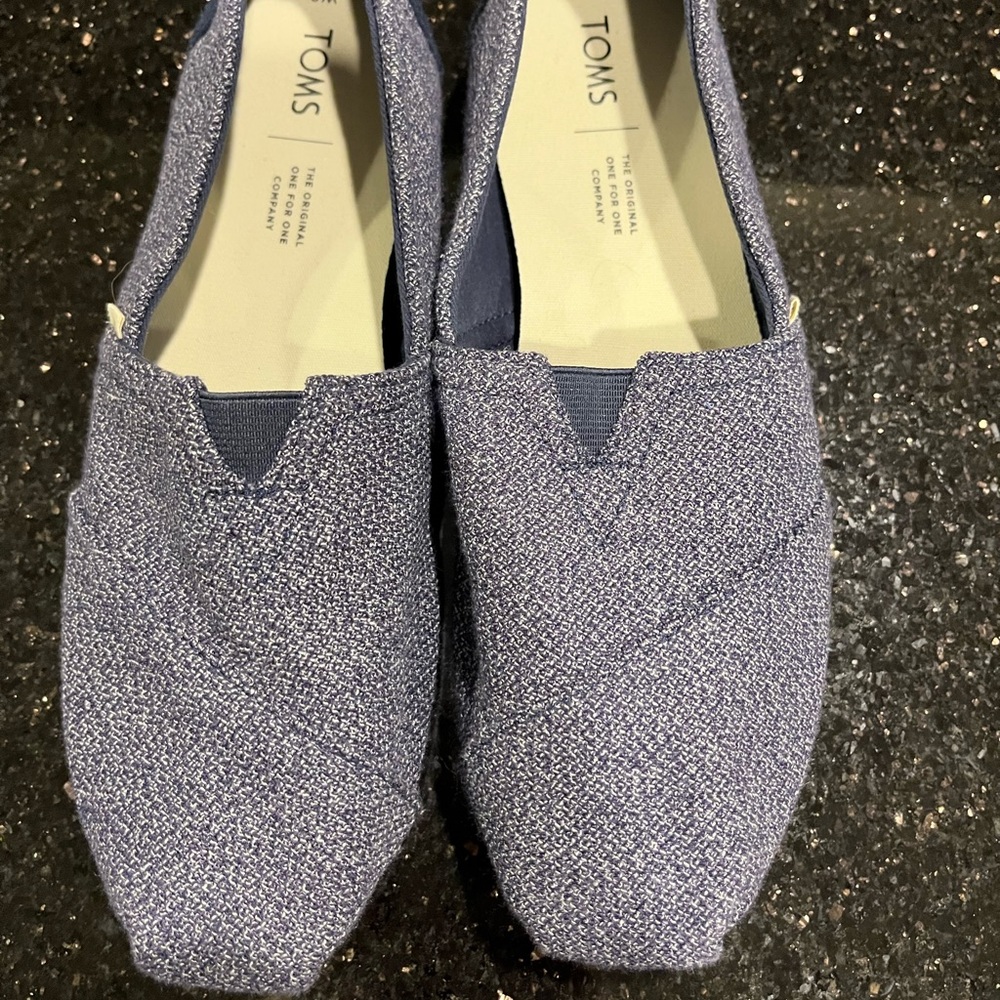TOMS size 8